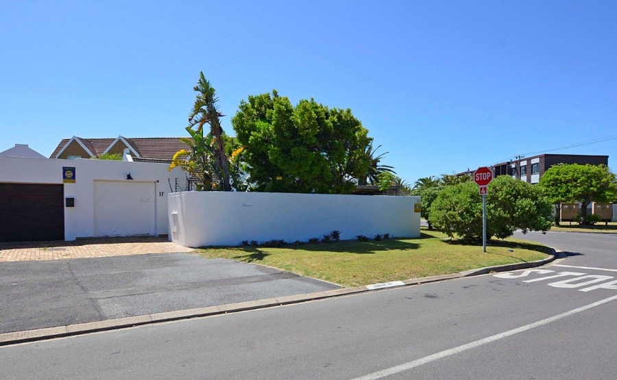 3 Bedroom Property for Sale in Waves Edge Western Cape